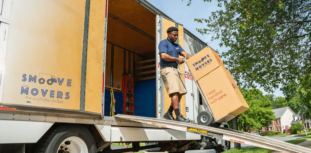 smoove-movers-unloading-trucks